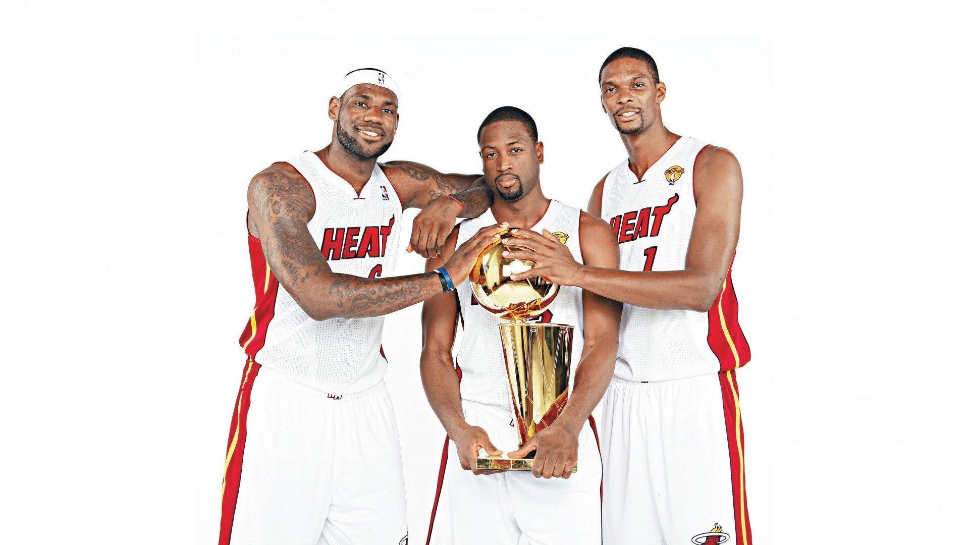 乌姆蒂蒂痛陈足坛乱象，教练权威当立，然更衣室暗流何解？